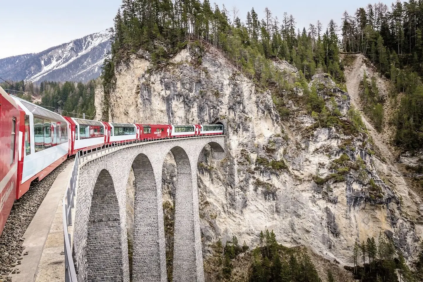 Bahnrundreise mit Glacier und Bernina Express EXTERIOR