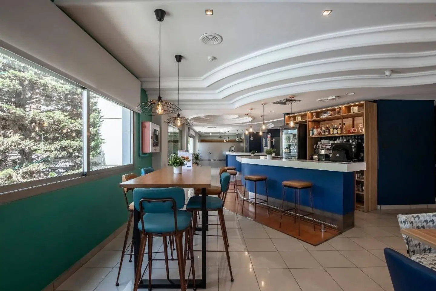 Travelodge Alicante Puerto Bar