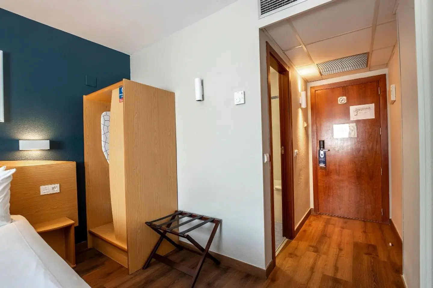 Travelodge Alicante Puerto ROOM_EXAMPLE