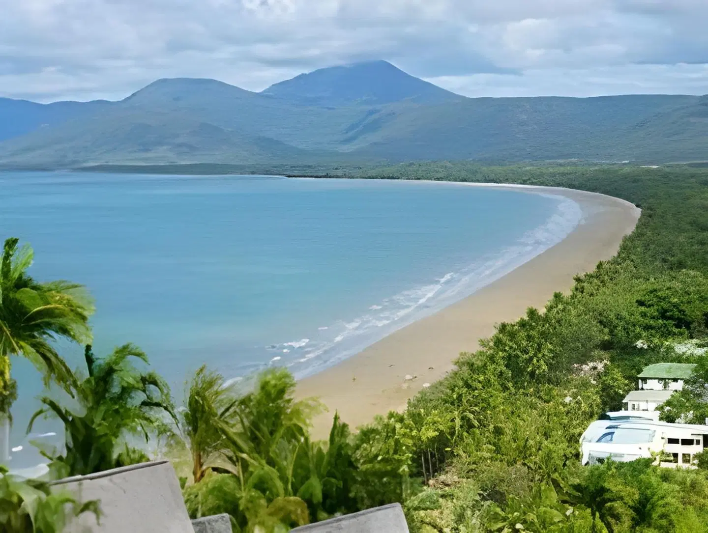 Martinique On Macrossan Strand