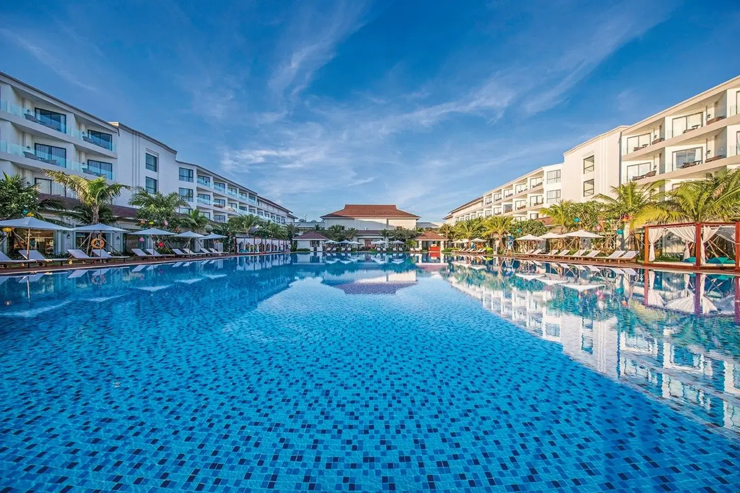 Renaissance Danang Hoi An Resort & Spa OUTDOOR_POOL