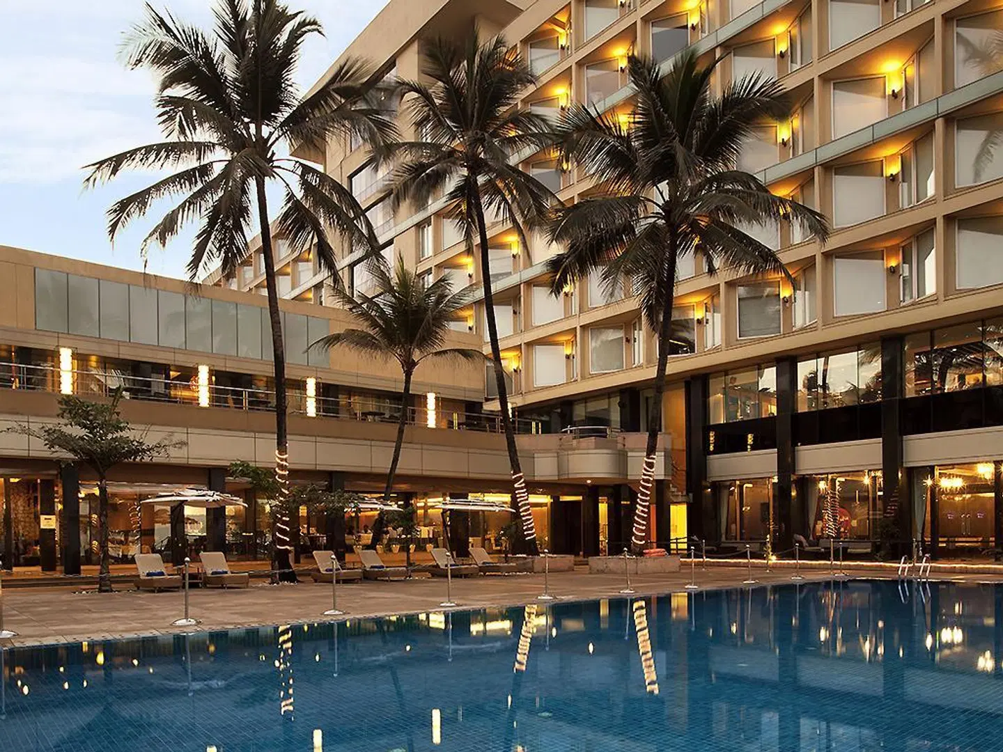 Novotel Mumbai Juhu Beach Hotel Hallenbad