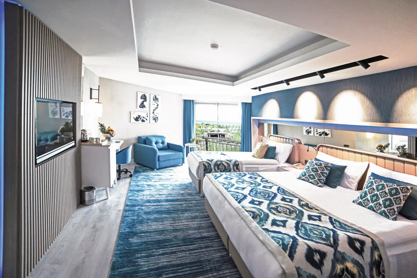 Royal Wings Hotel Hallenbad