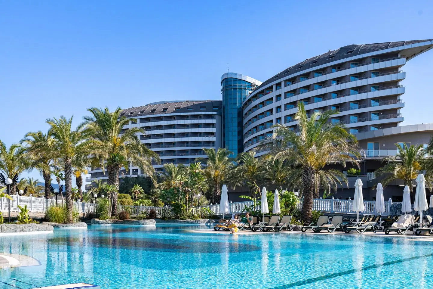 Royal Wings Hotel OUTDOOR_POOL