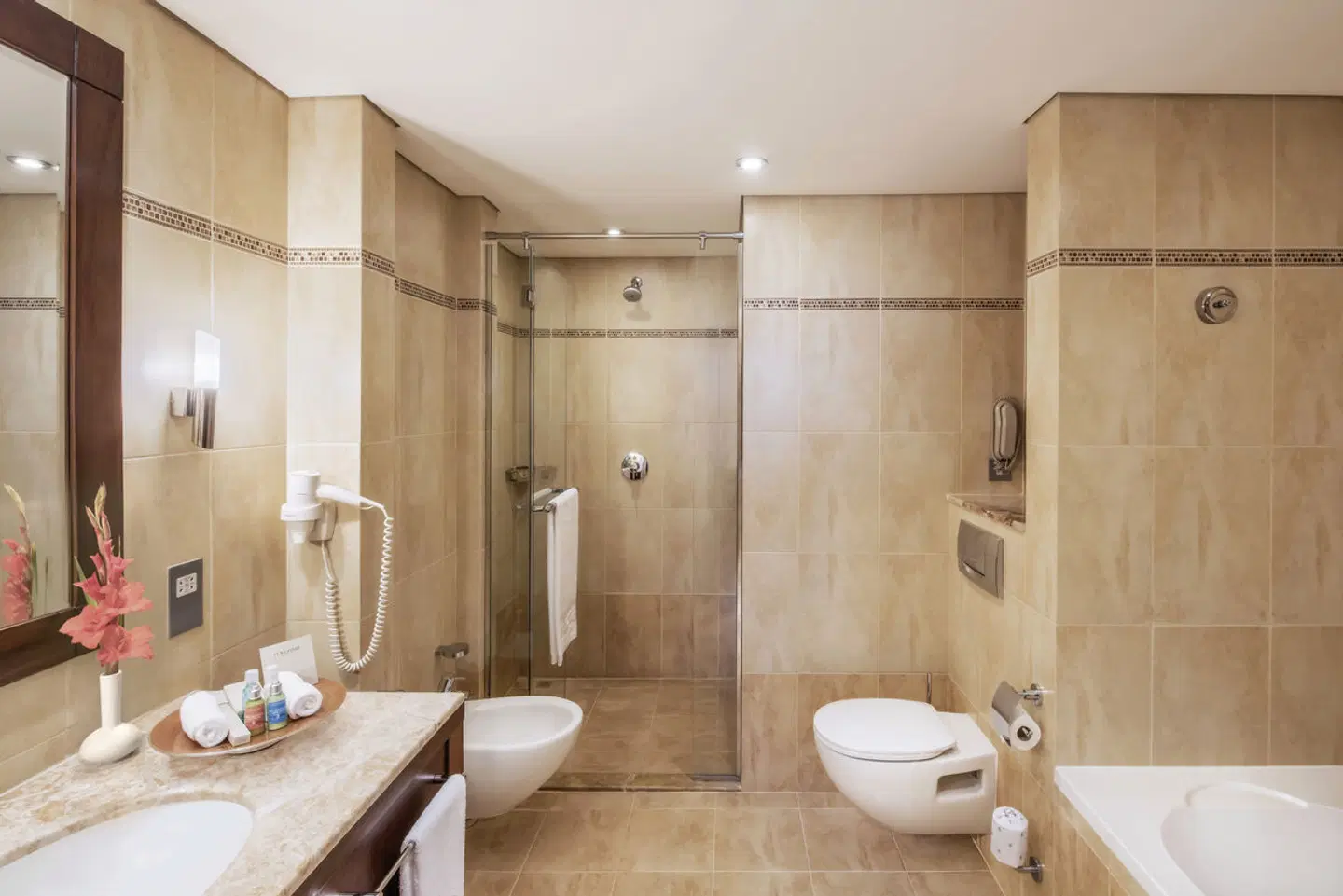 Khalidiya Palace Rayhaan by Rotana BATHROOM