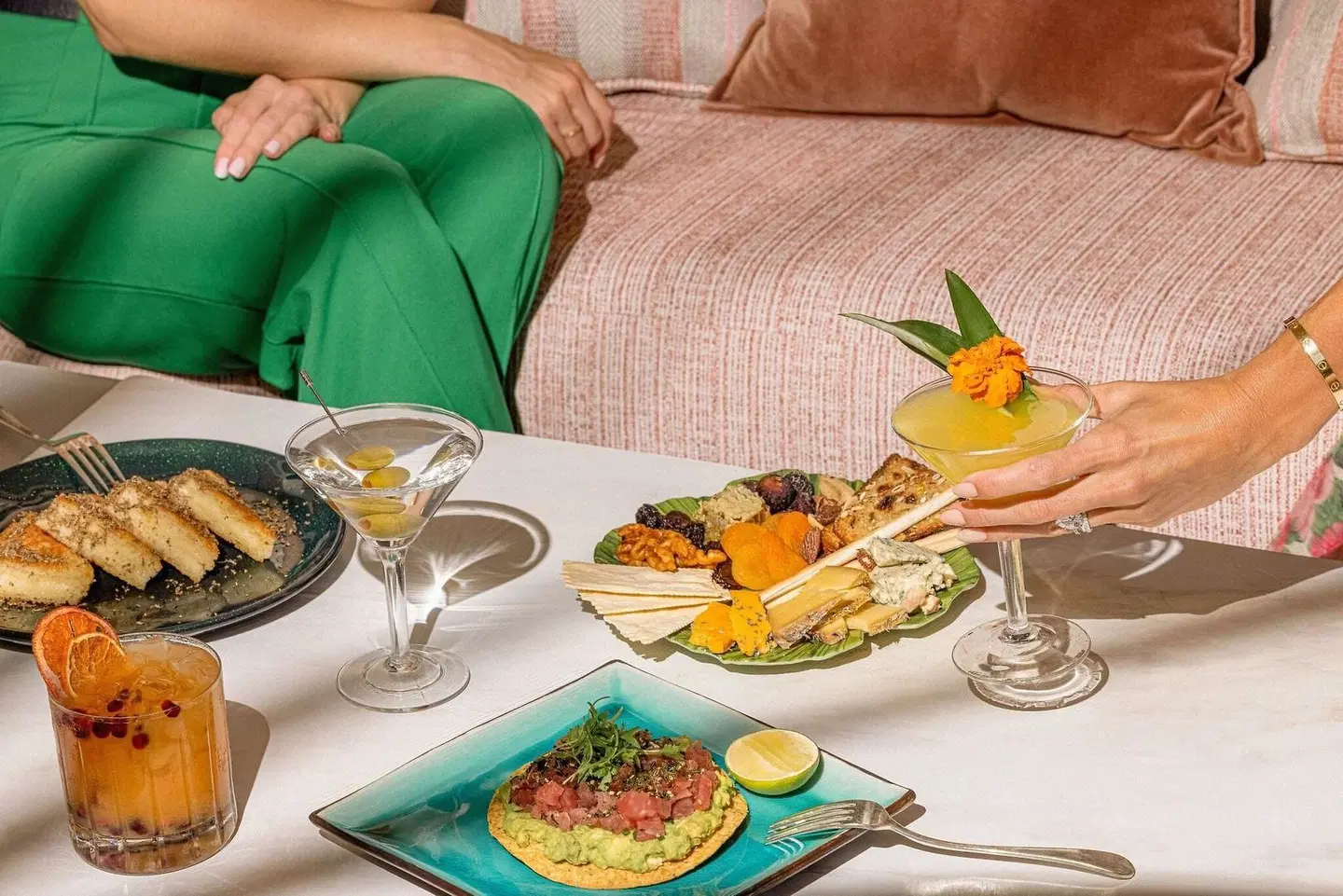 The Beverly Hills Hotel - Dorchester Collection ROOM_EXAMPLE