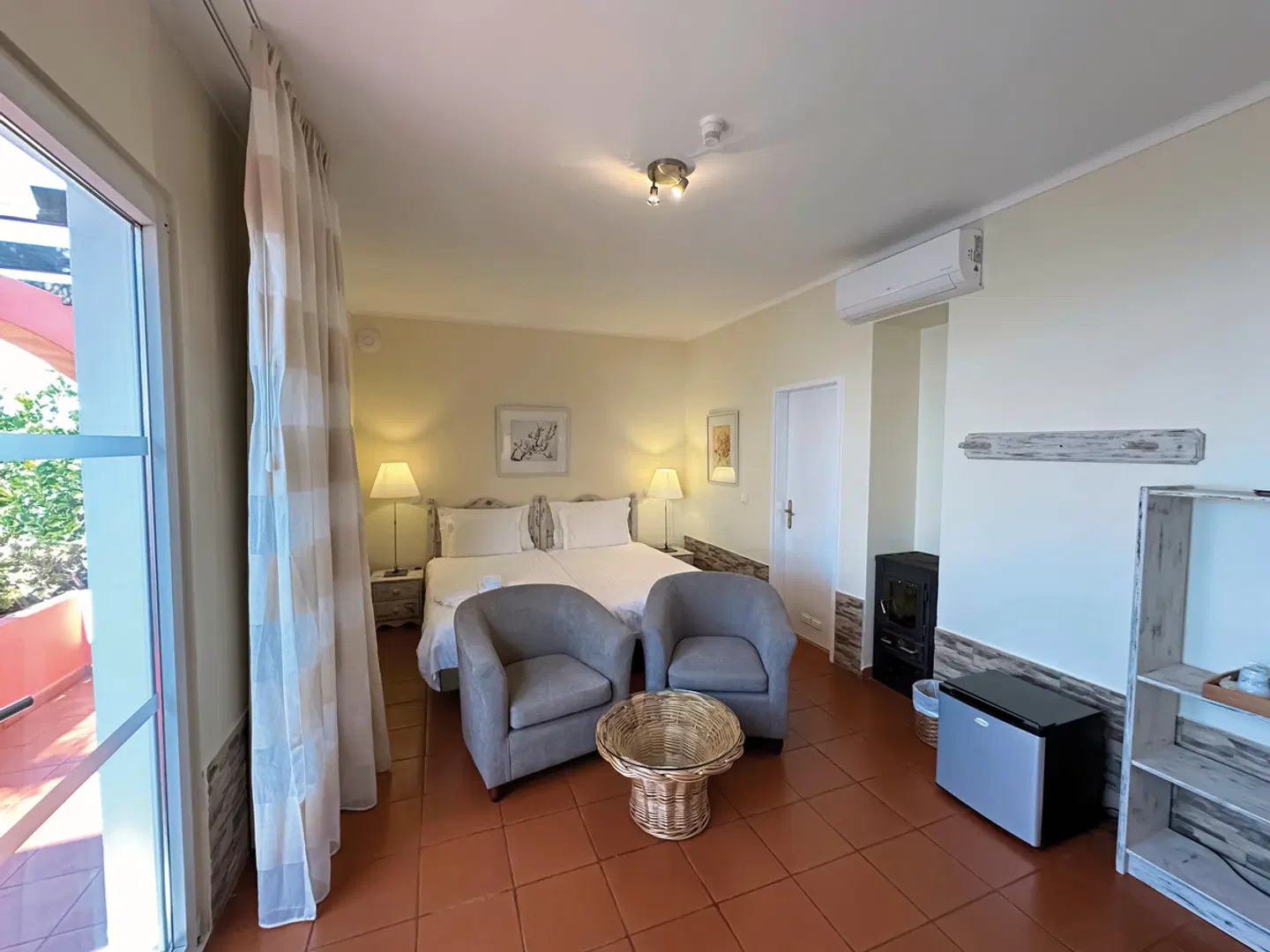 Inn & Art Madeira ROOM_EXAMPLE