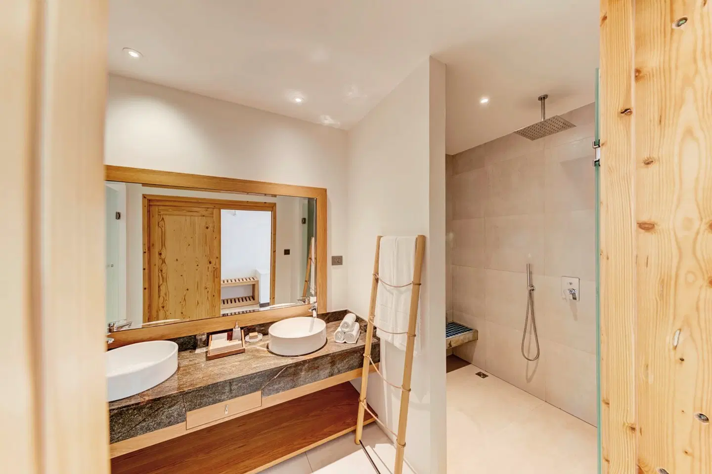 Cinnamon Dhonveli Maldives BATHROOM