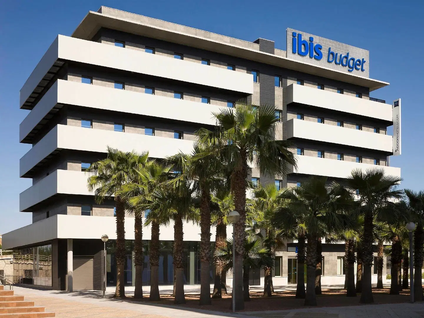 ibis budget Sevilla Aeropuerto EXTERIOR