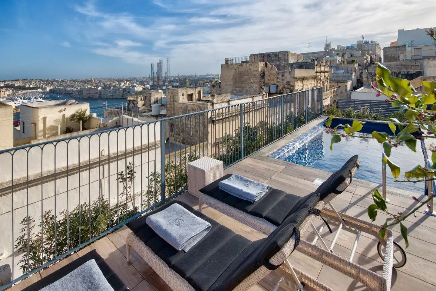 66 Saint Pauls & Spa OUTDOOR_POOL