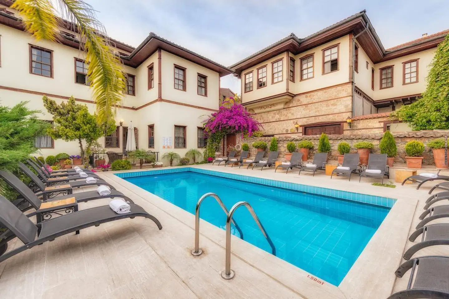 Tuvana Hotel OUTDOOR_POOL