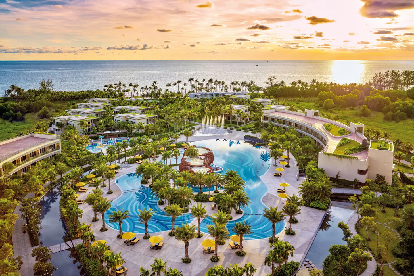 Pullman Phu Quoc Beach Resort OUTDOOR_POOL