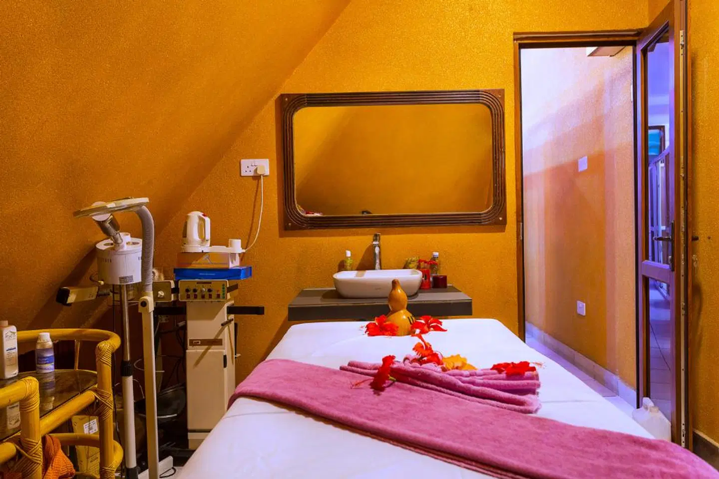 Travellers Beach Hotel & Club ROOM_EXAMPLE