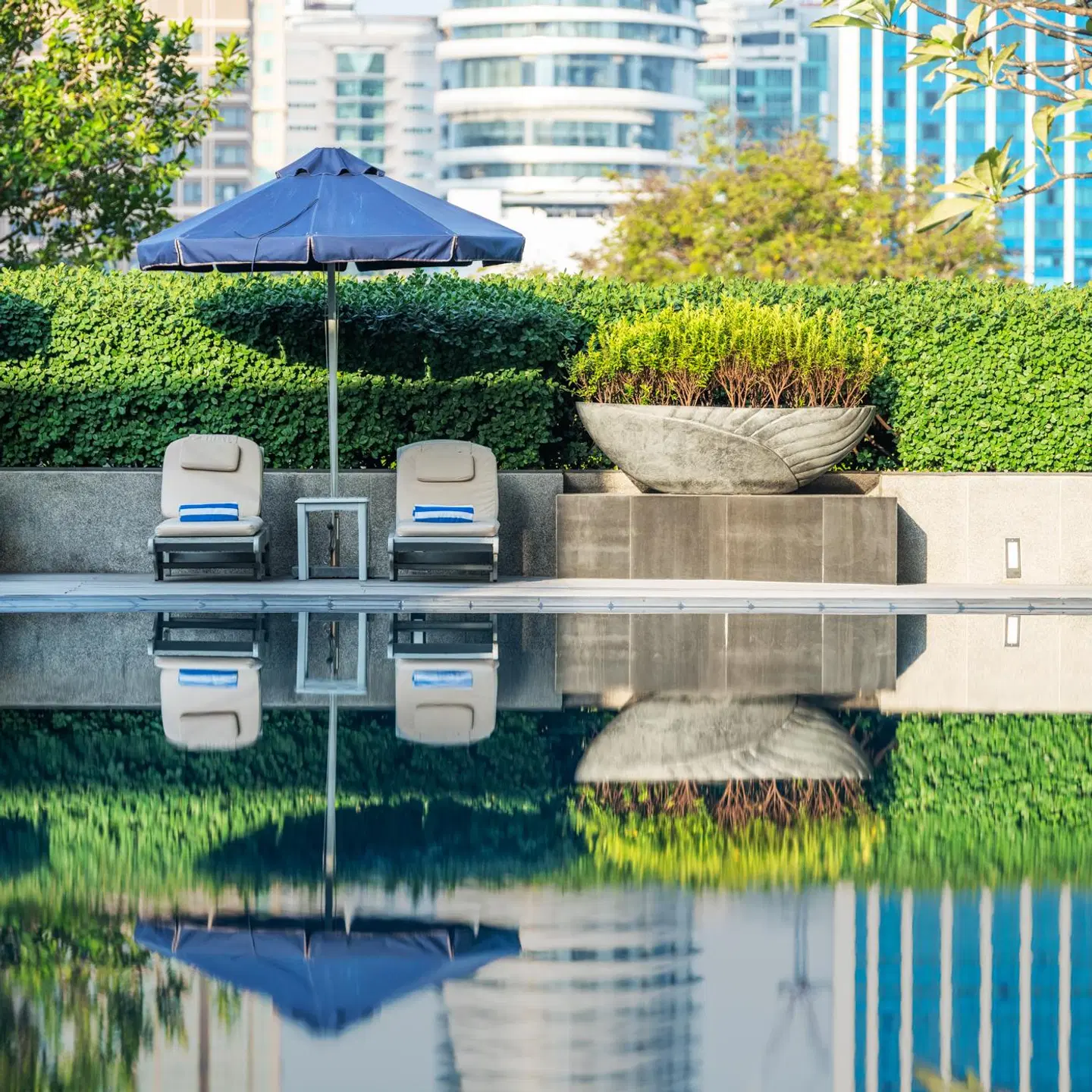 The Athenee Hotel, a Luxury Collection Hotel, Bangkok OUTDOOR_POOL