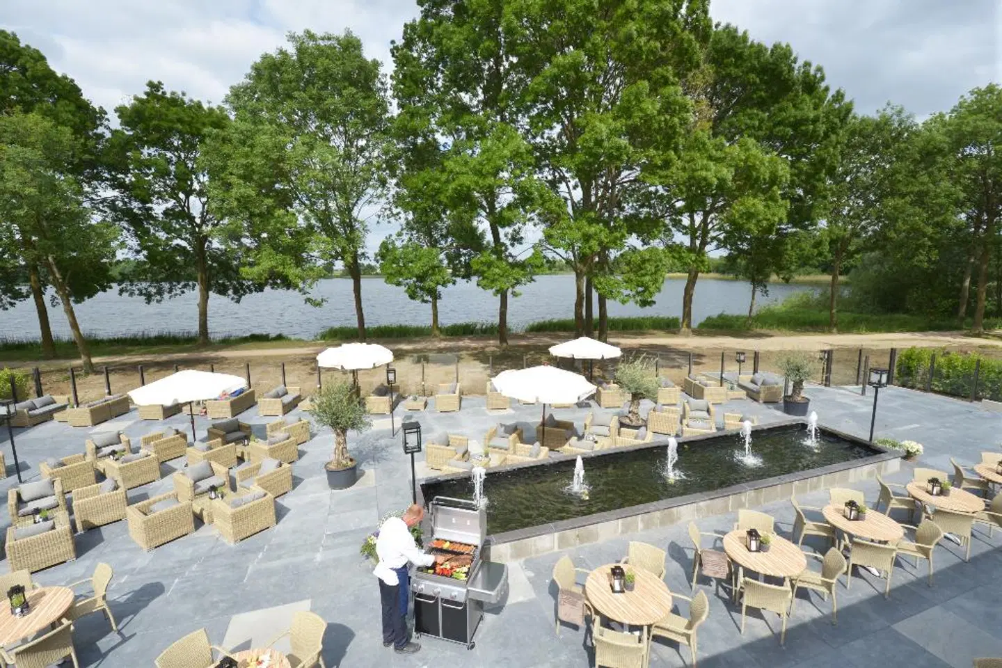 Fletcher Hotel-Restaurant 's-Hertogenbosch Terrasse