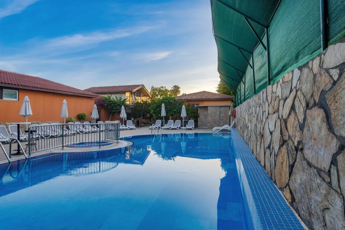 Özlem Garden Hotel OUTDOOR_POOL