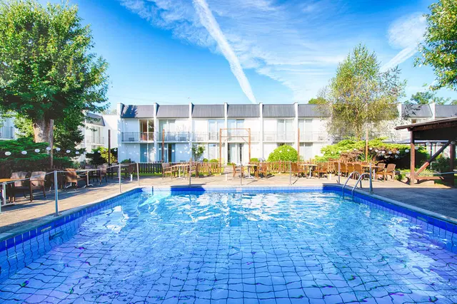 Leonardo Hotel Düsseldorf Airport Ratingen OUTDOOR_POOL