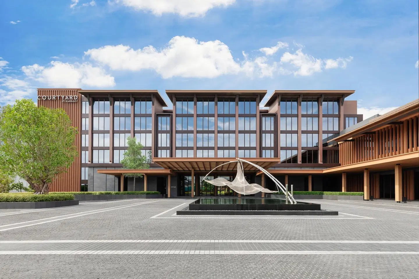 Courtyard by Marriott Bangkok Suvarnabhumi Airport EXTERIOR