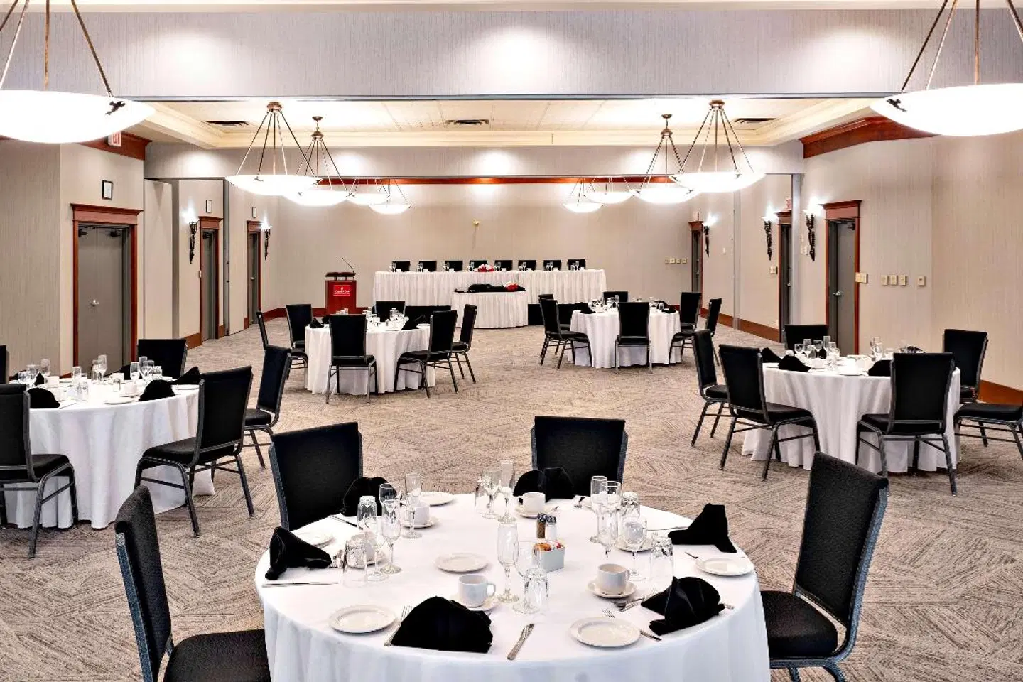 Ramada by Wyndham Kelowna Hotel & Conference Center Restaurant