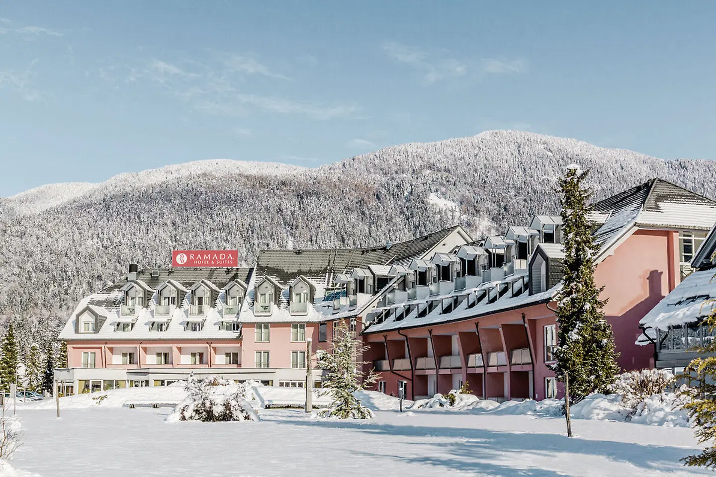 Ramada Hotel & Suites by Wyndham Kranjska Gora EXTERIOR