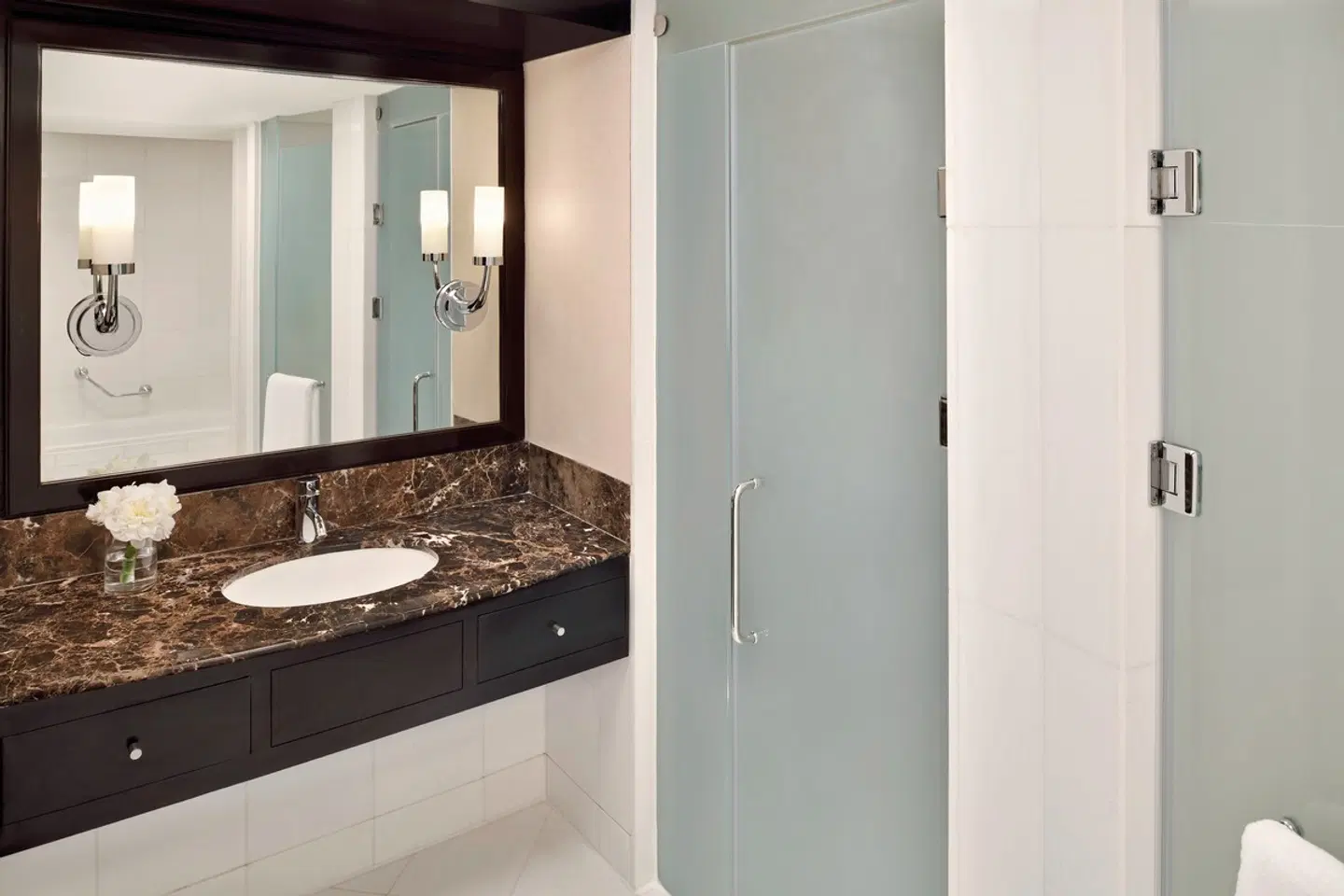InterContinental Abu Dhabi BATHROOM