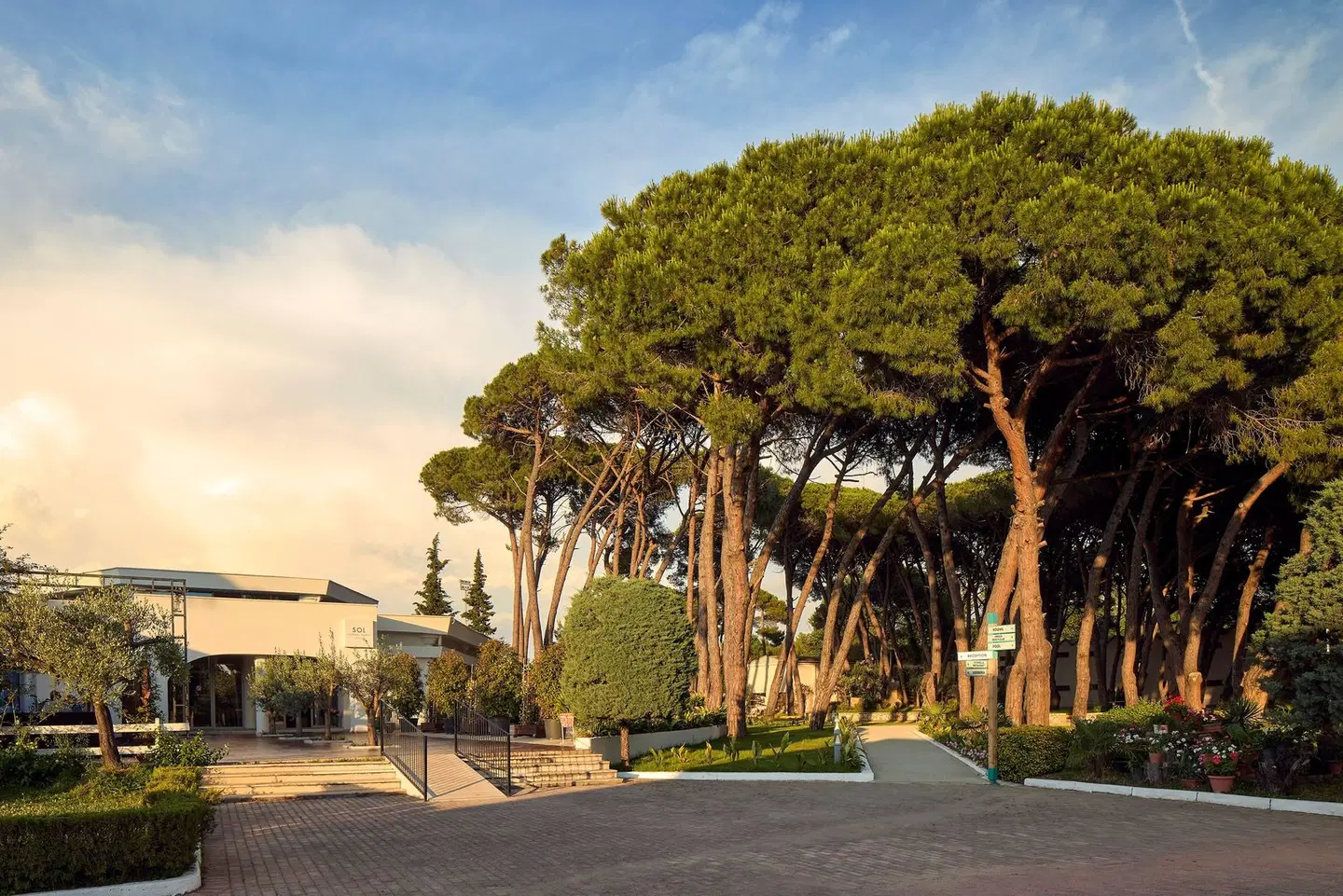 Sol Tropikal Durres EXTERIOR