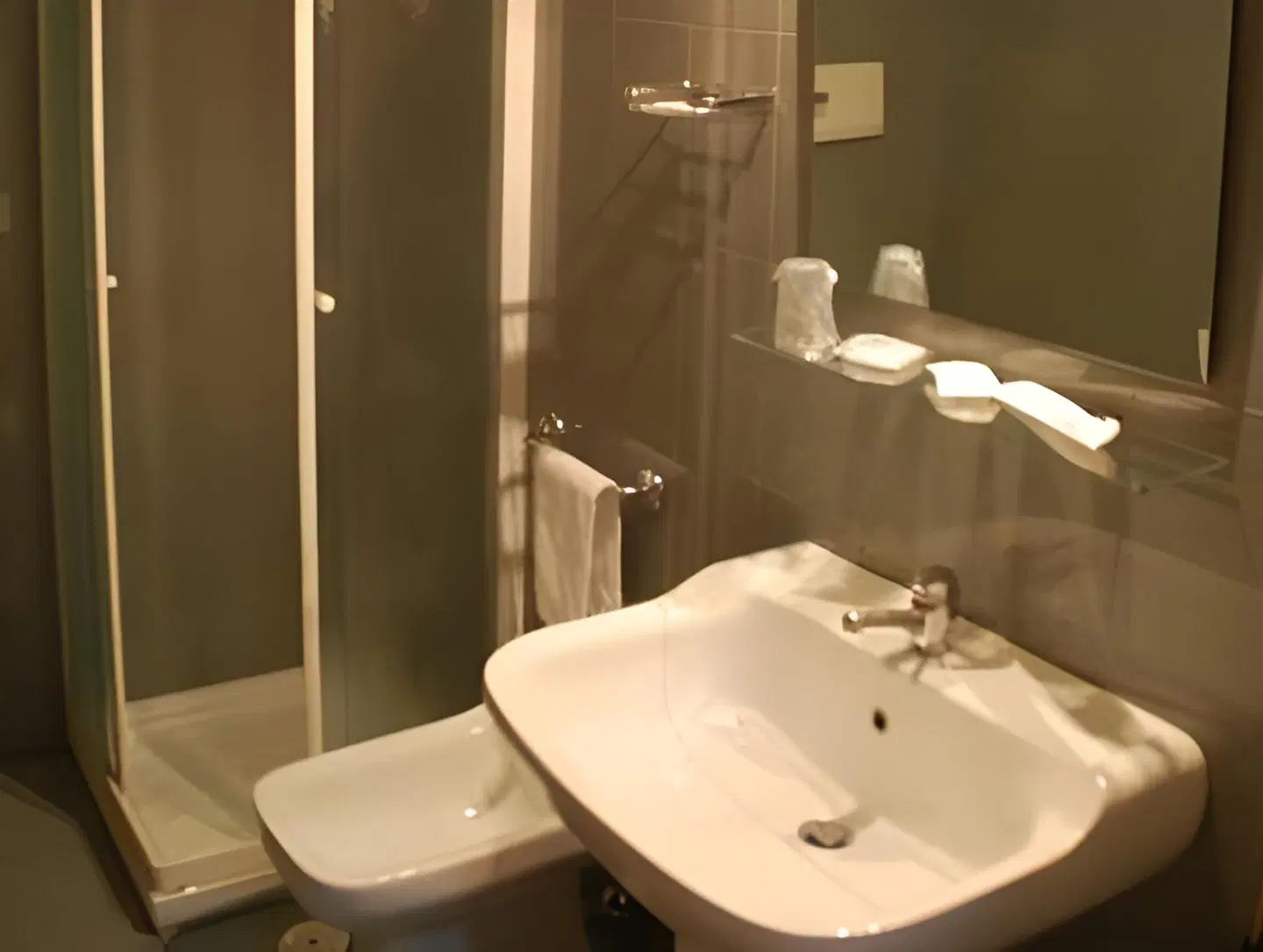 Campus Hotel Badezimmer