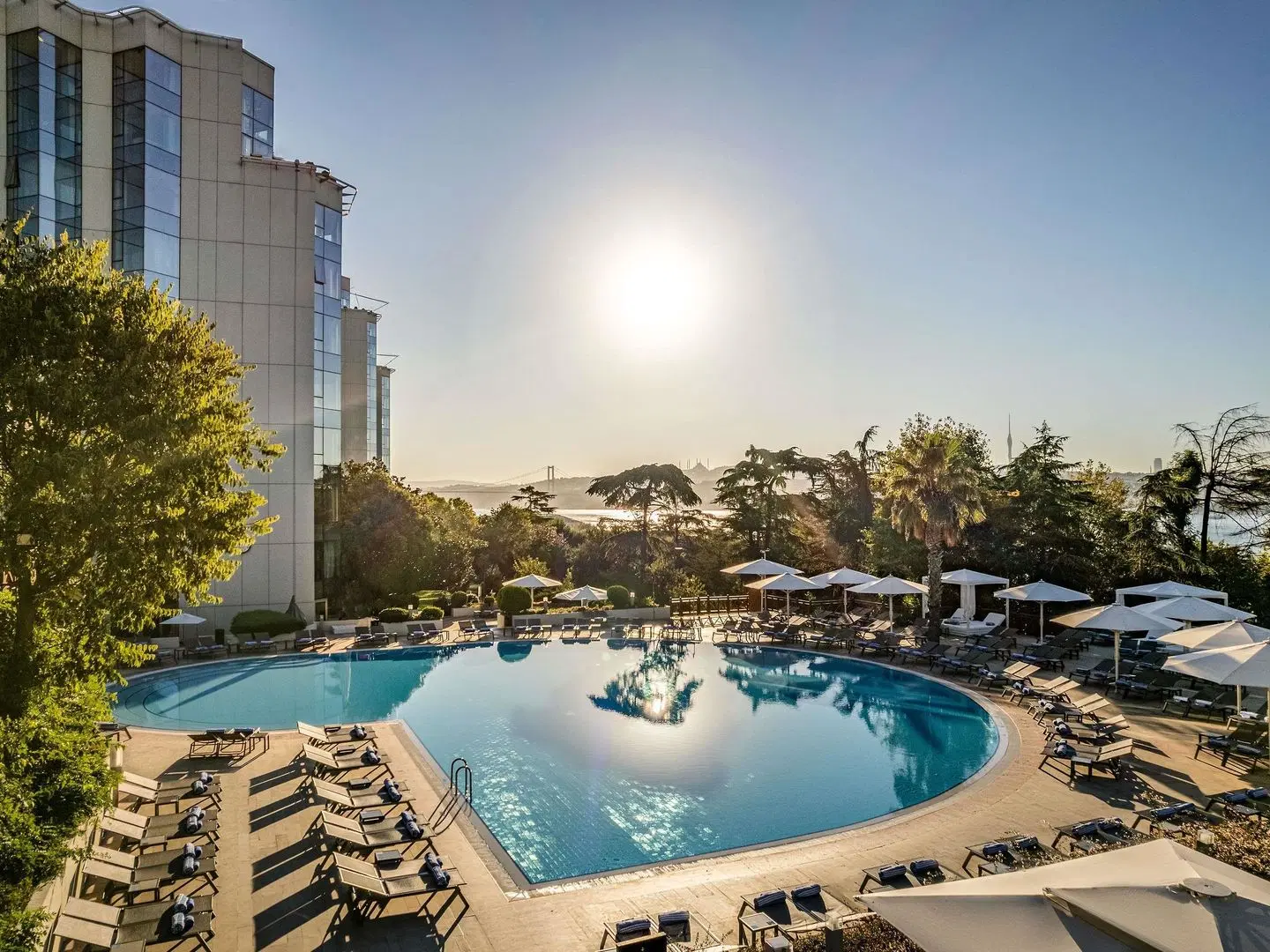 Swissôtel The Bosphorus - Istanbul OUTDOOR_POOL