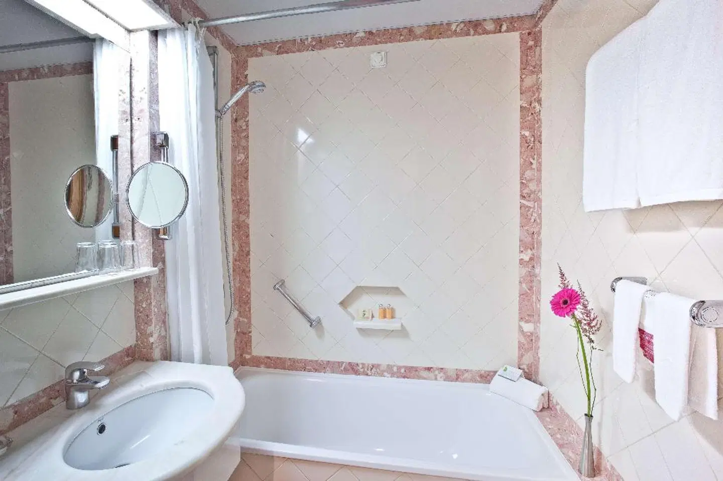 SANA Rex Hotel Badezimmer