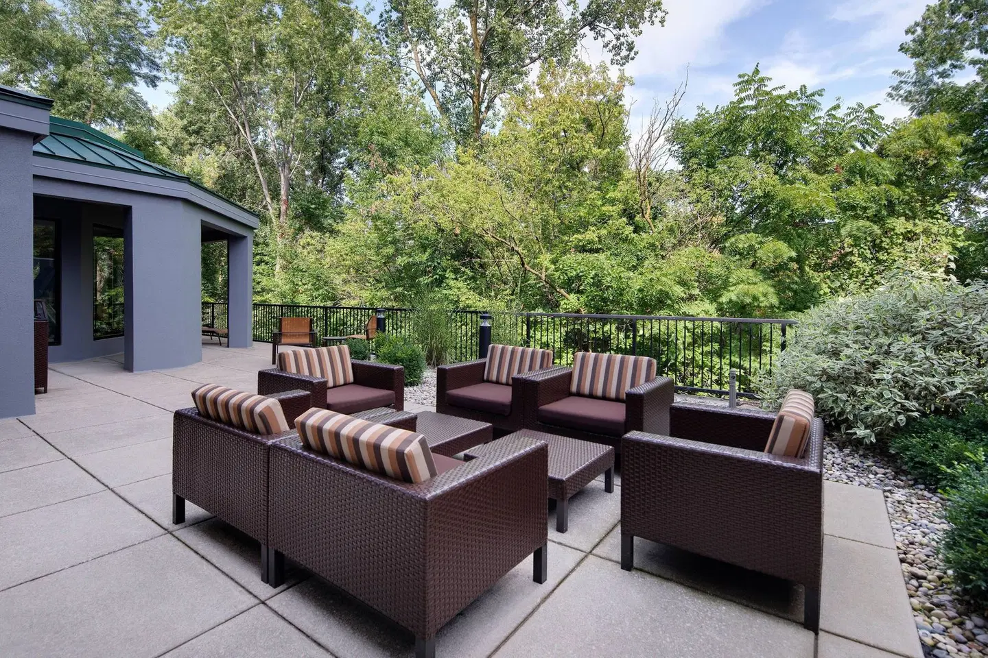 Courtyard by Marriott Grand Rapids Airport Terrasse