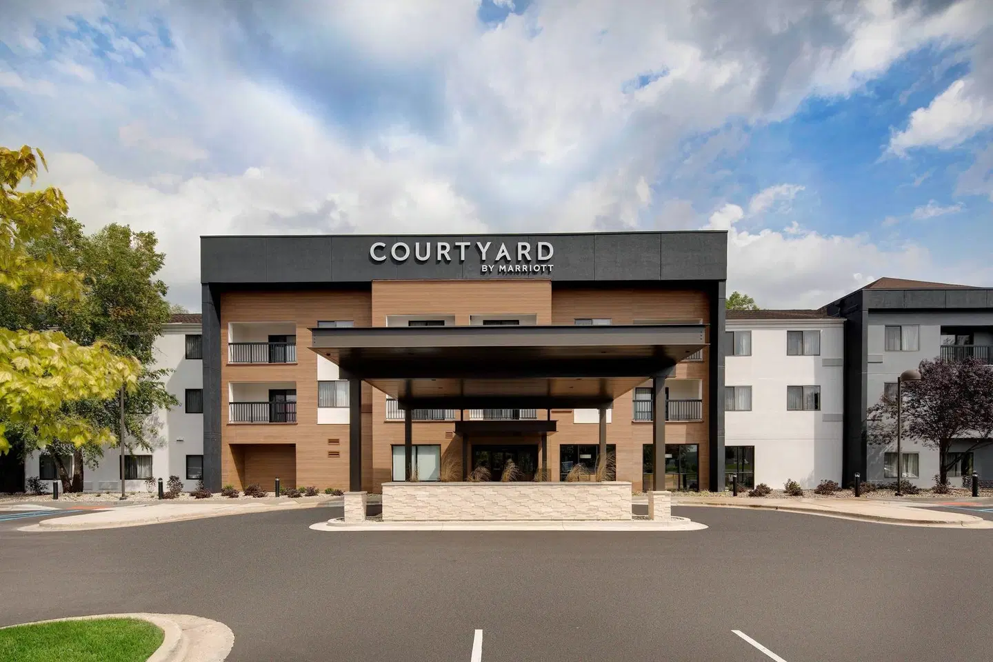 Courtyard by Marriott Grand Rapids Airport EXTERIOR