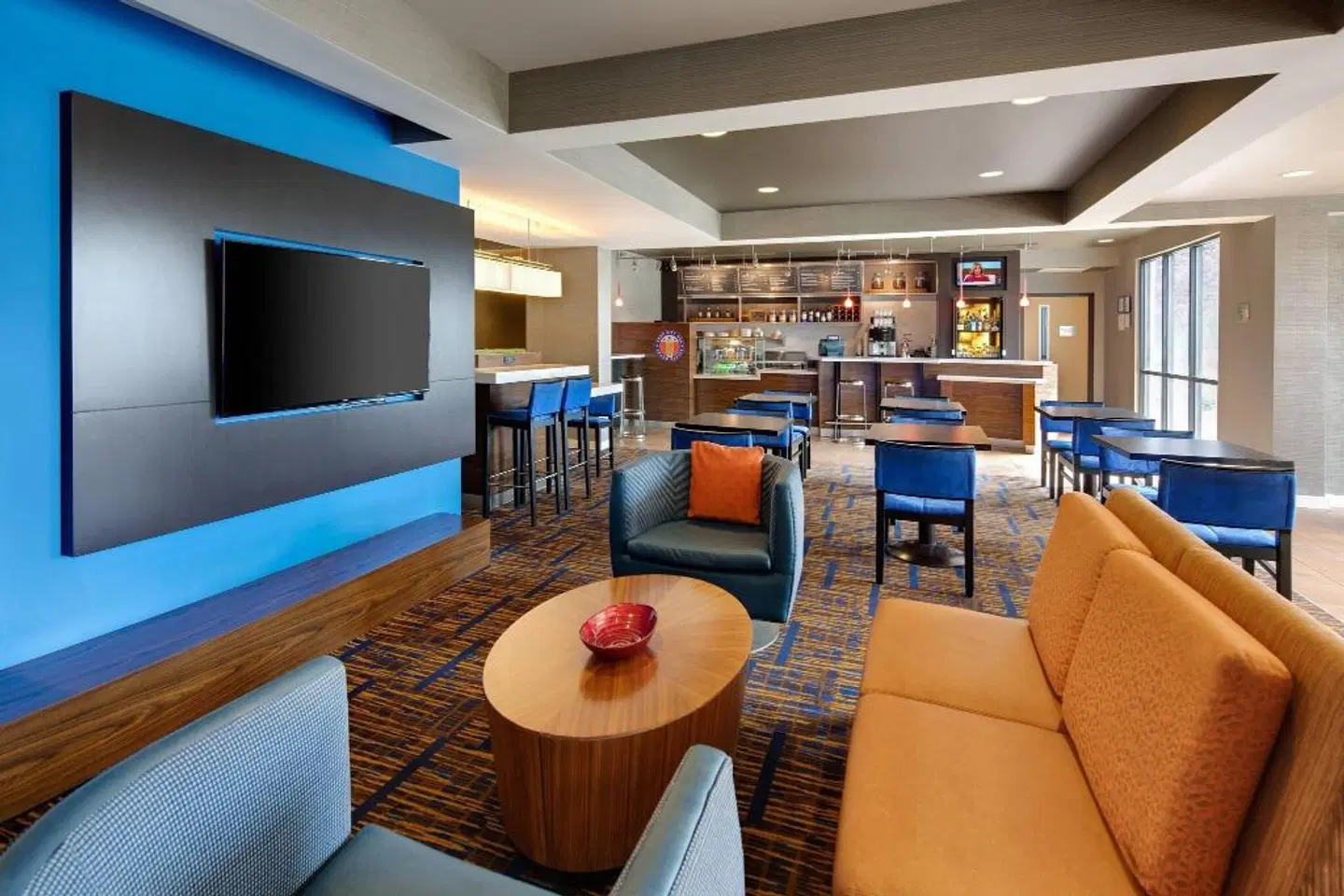 Courtyard by Marriott Grand Rapids Airport BAR
