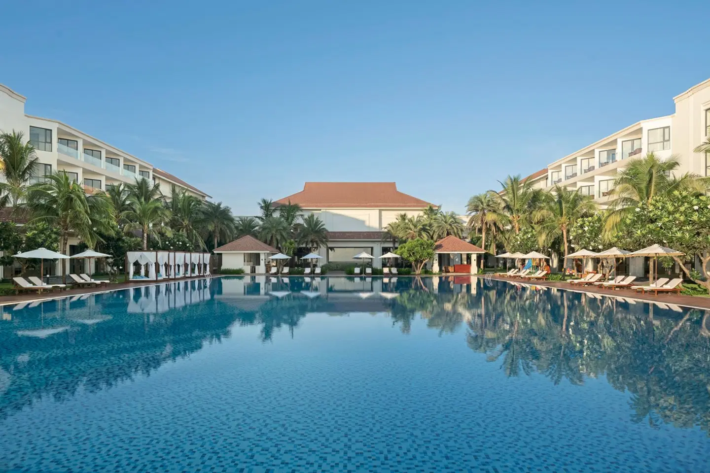 Renaissance Danang Hoi An Resort & Spa OUTDOOR_POOL