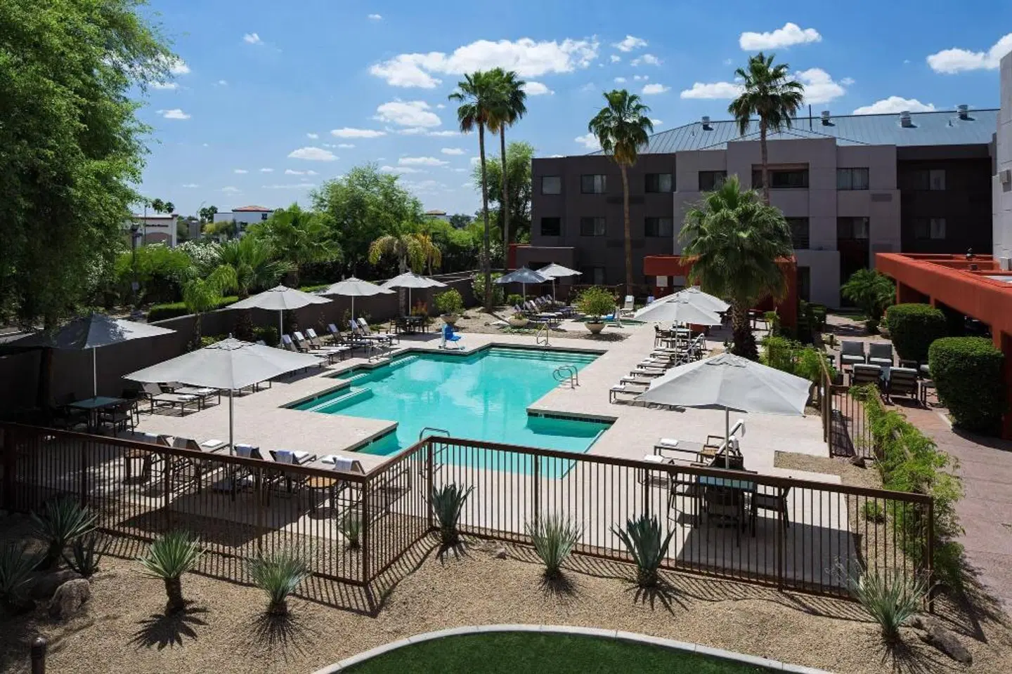 Courtyard by Marriott Scottsdale North OUTDOOR_POOL
