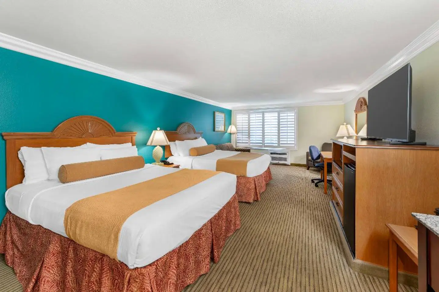 Best Western Harbour Inn & Suites Huntington - Sunset Beach ROOM_EXAMPLE
