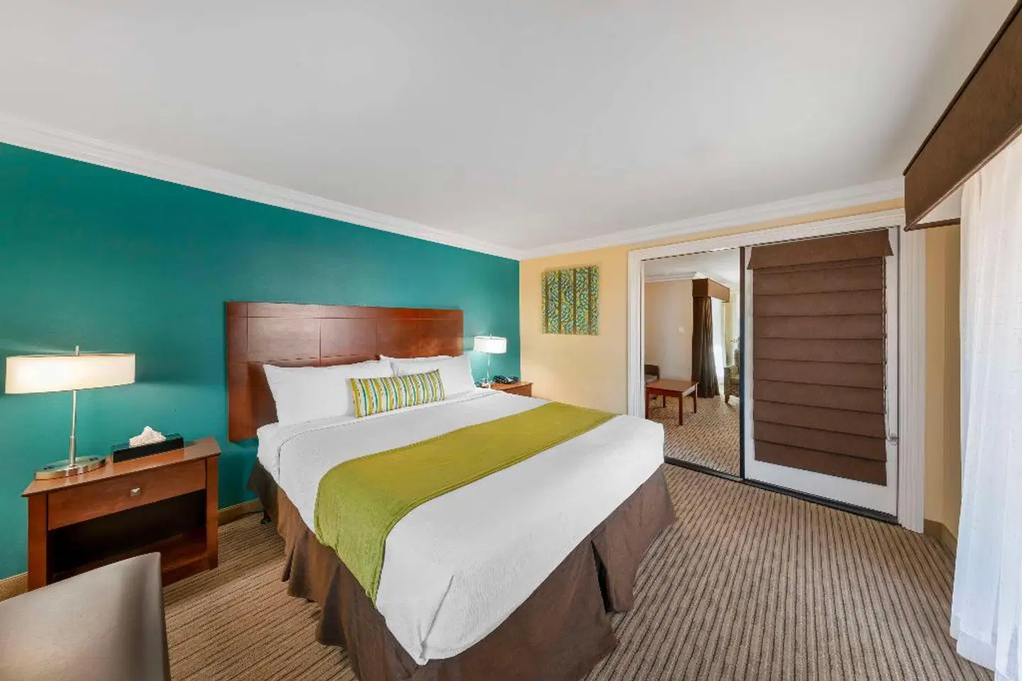 Best Western Harbour Inn & Suites Huntington - Sunset Beach ROOM_EXAMPLE