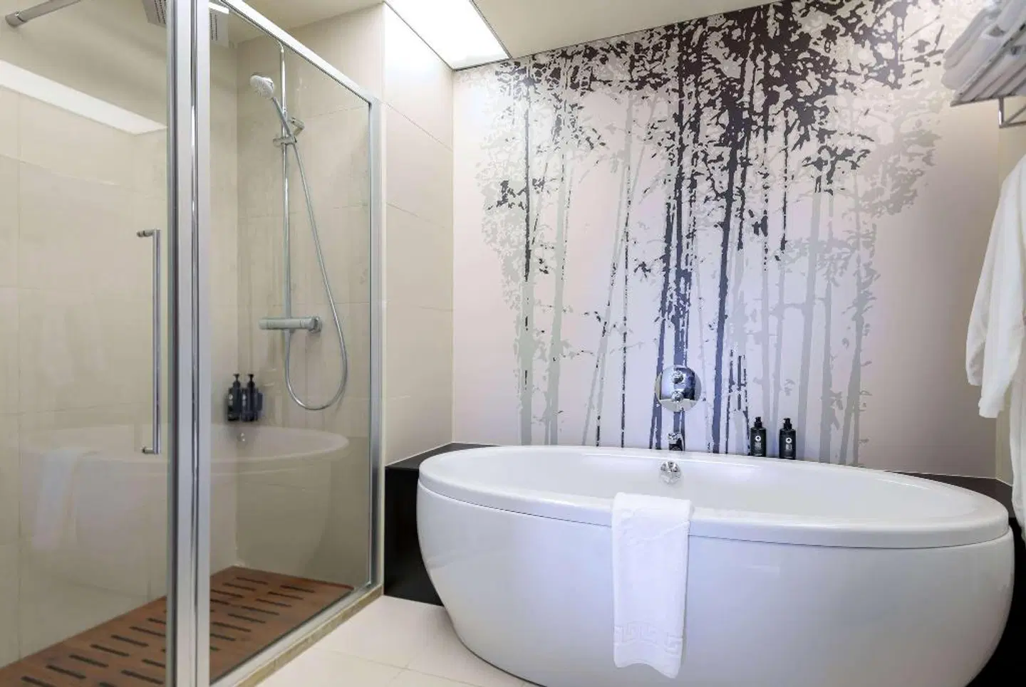 Ramada Plaza by Wyndham Bucharest Convention Center Badezimmer