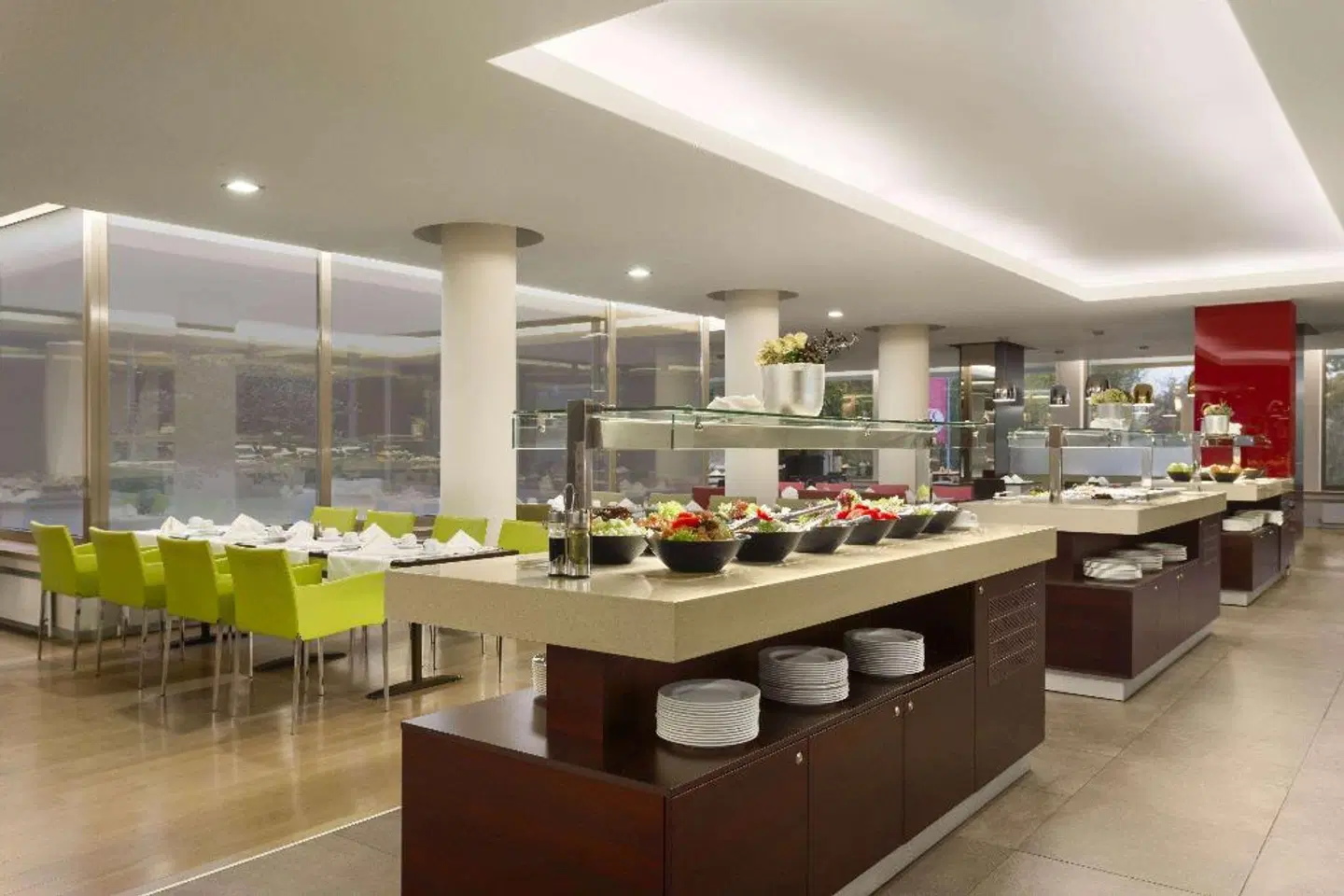 Ramada Plaza by Wyndham Bucharest Convention Center Restaurant