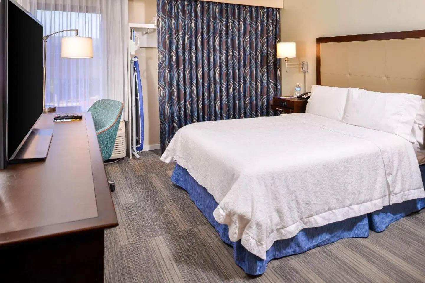 Hampton Inn Seattle/Airport ROOM_EXAMPLE
