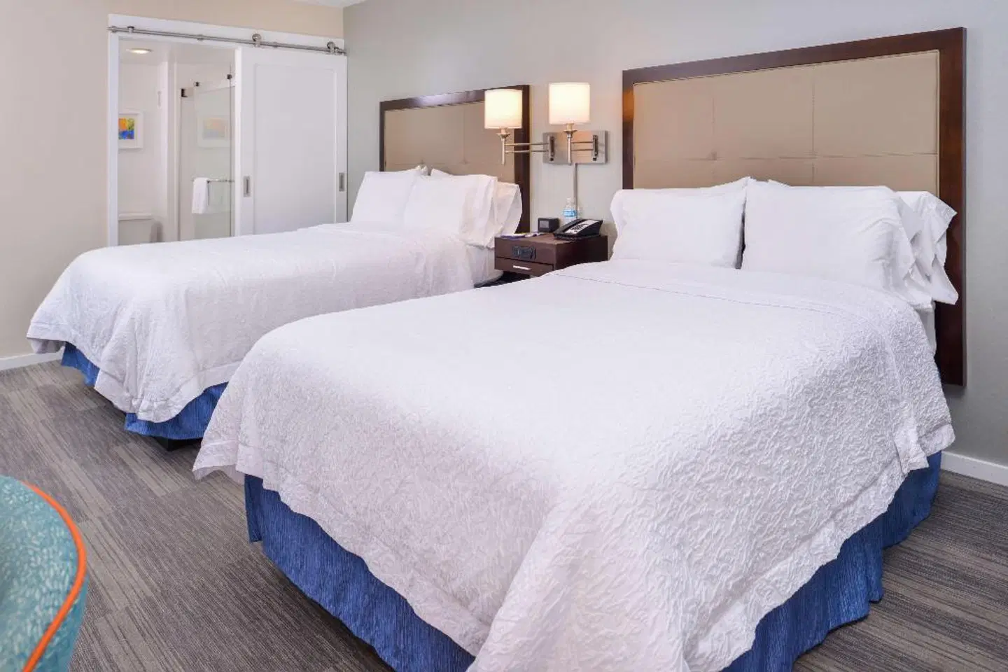 Hampton Inn Seattle/Airport ROOM_EXAMPLE