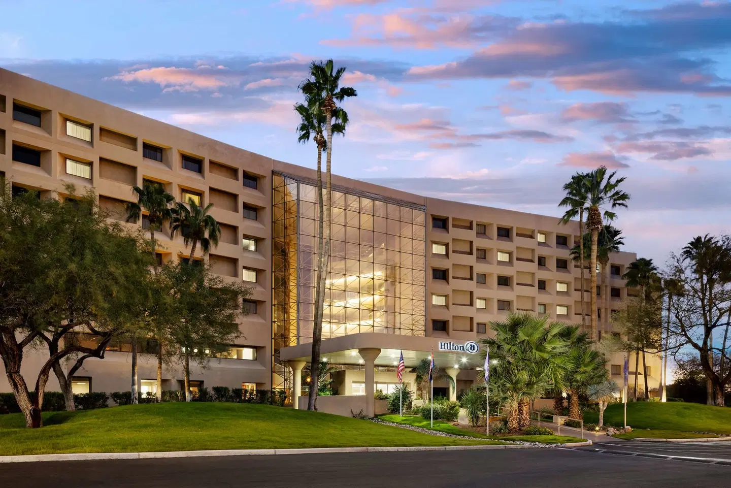Hilton Tucson East EXTERIOR