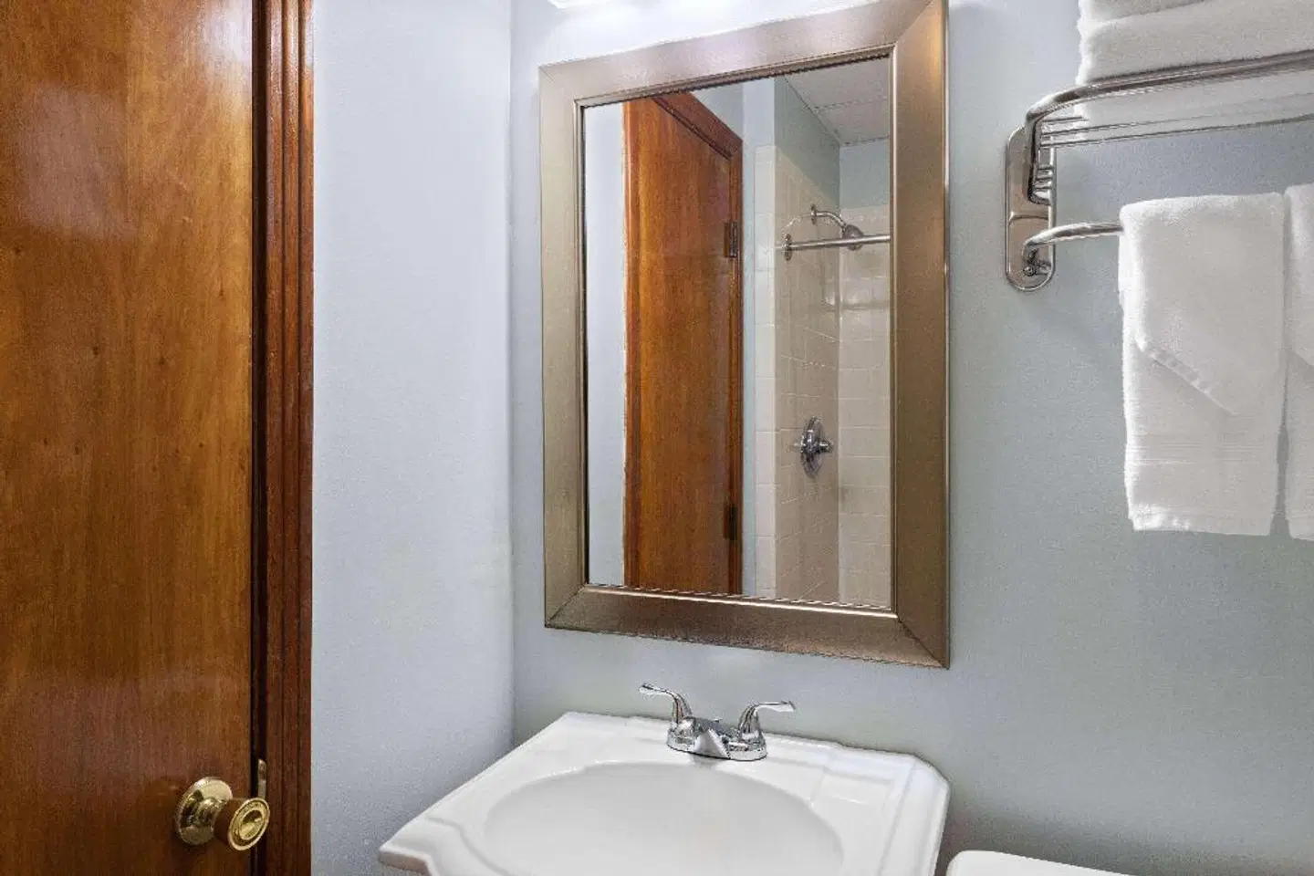 Days Inn by Wyndham Kill Devil Hills Oceanfront - Wilbur BATHROOM