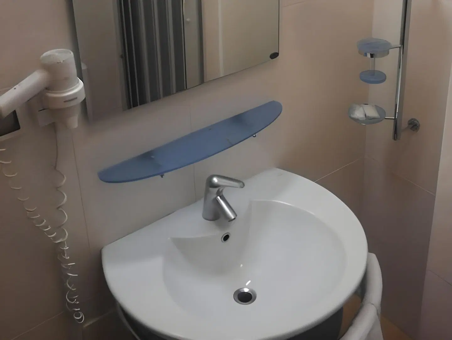 Albergo Del Pino BATHROOM