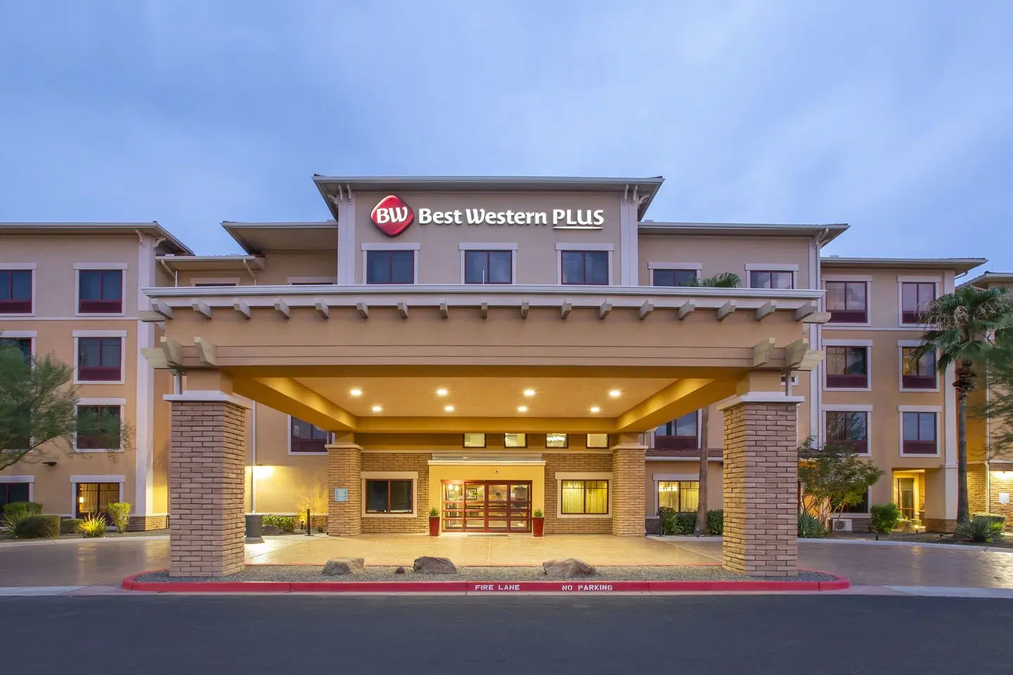 BEST WESTERN Plus Chandler Hotel & Suites EXTERIOR