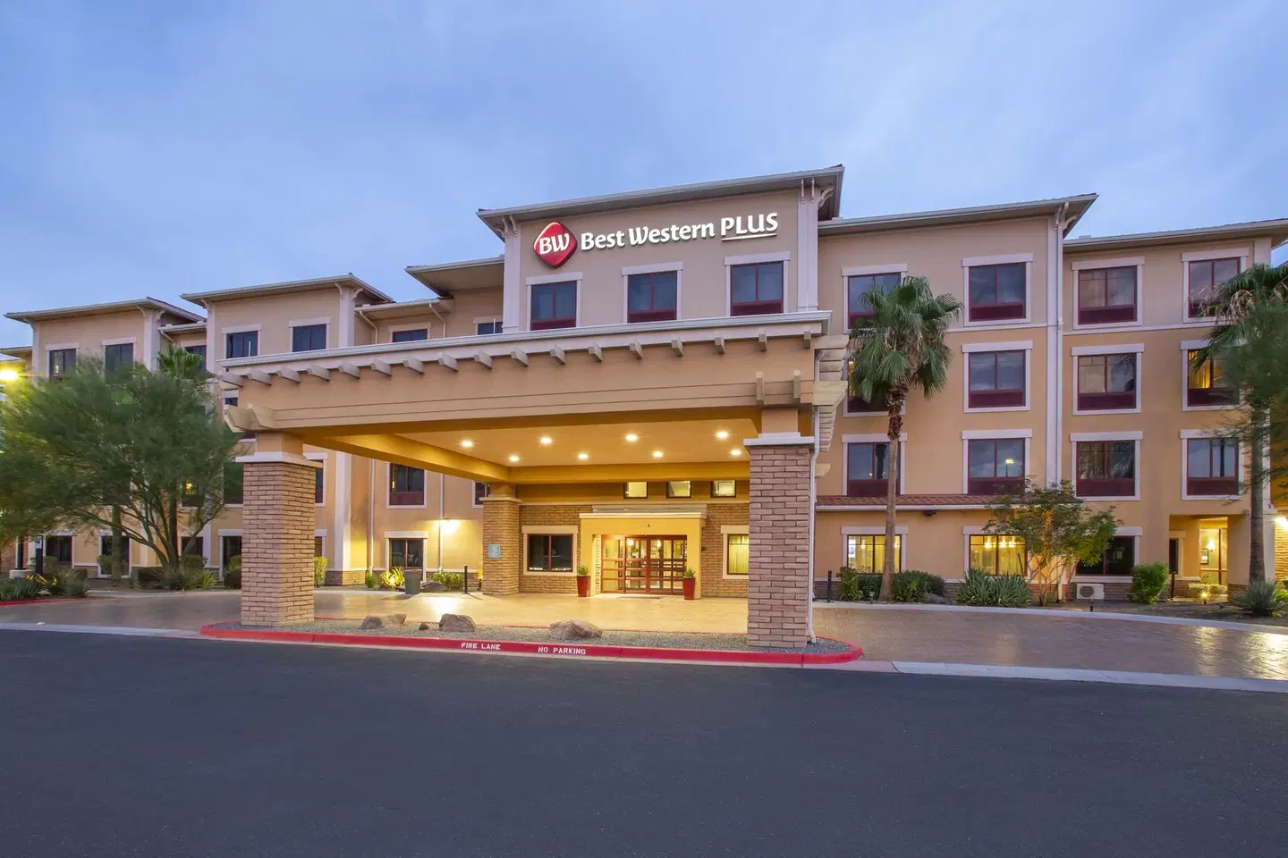 BEST WESTERN Plus Chandler Hotel & Suites EXTERIOR