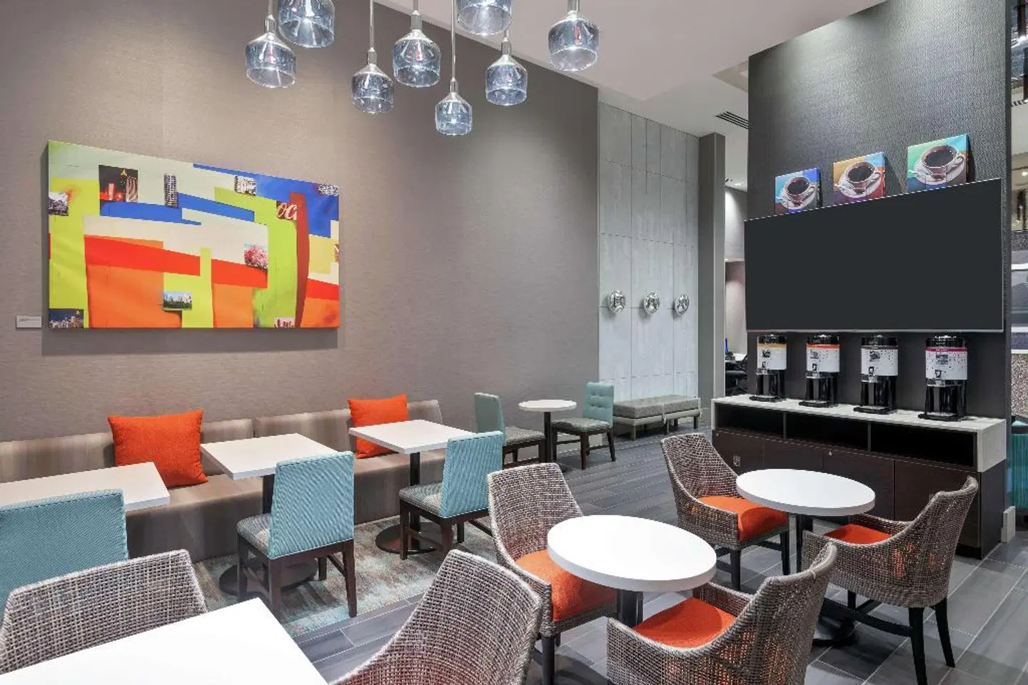 Hampton Inn & Suites Atlanta Buckhead Place Bar