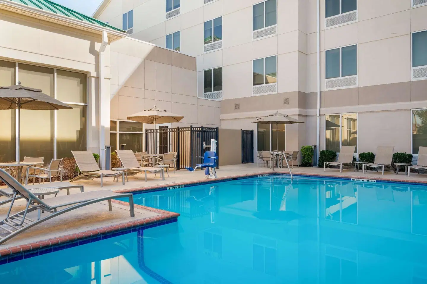Hilton Garden Inn Airport El Paso OUTDOOR_POOL