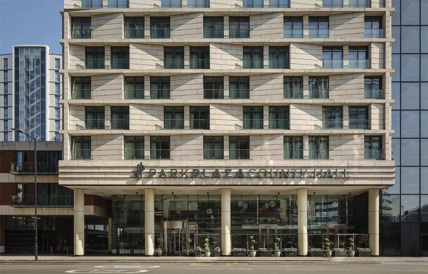 Park Plaza County Hall EXTERIOR