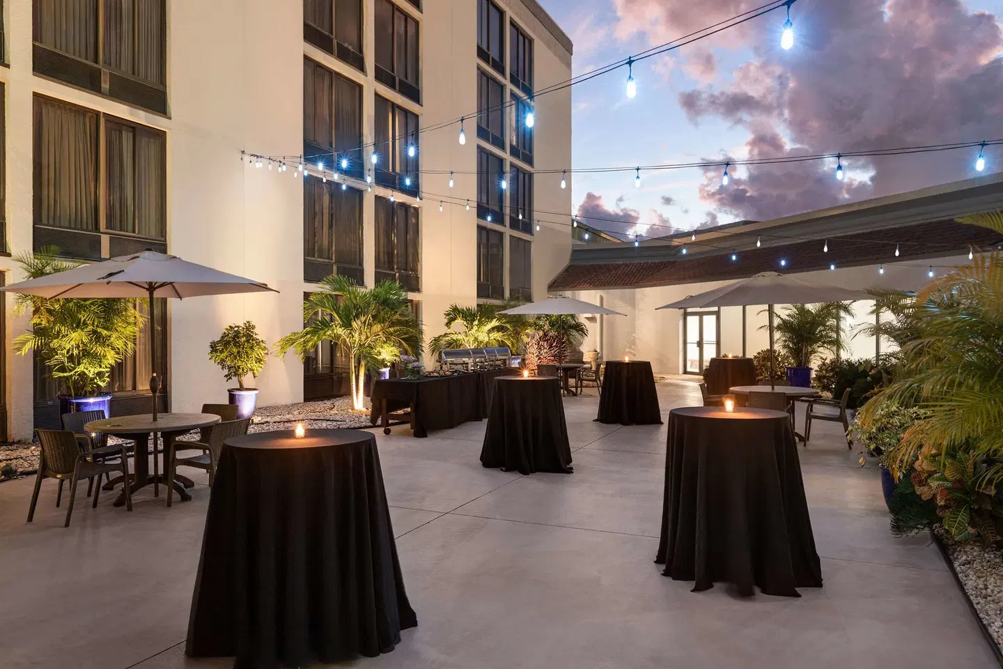 Crowne Plaza Fort Myers at Bell Tower Shops by IHG LOUNGE_LOBBY