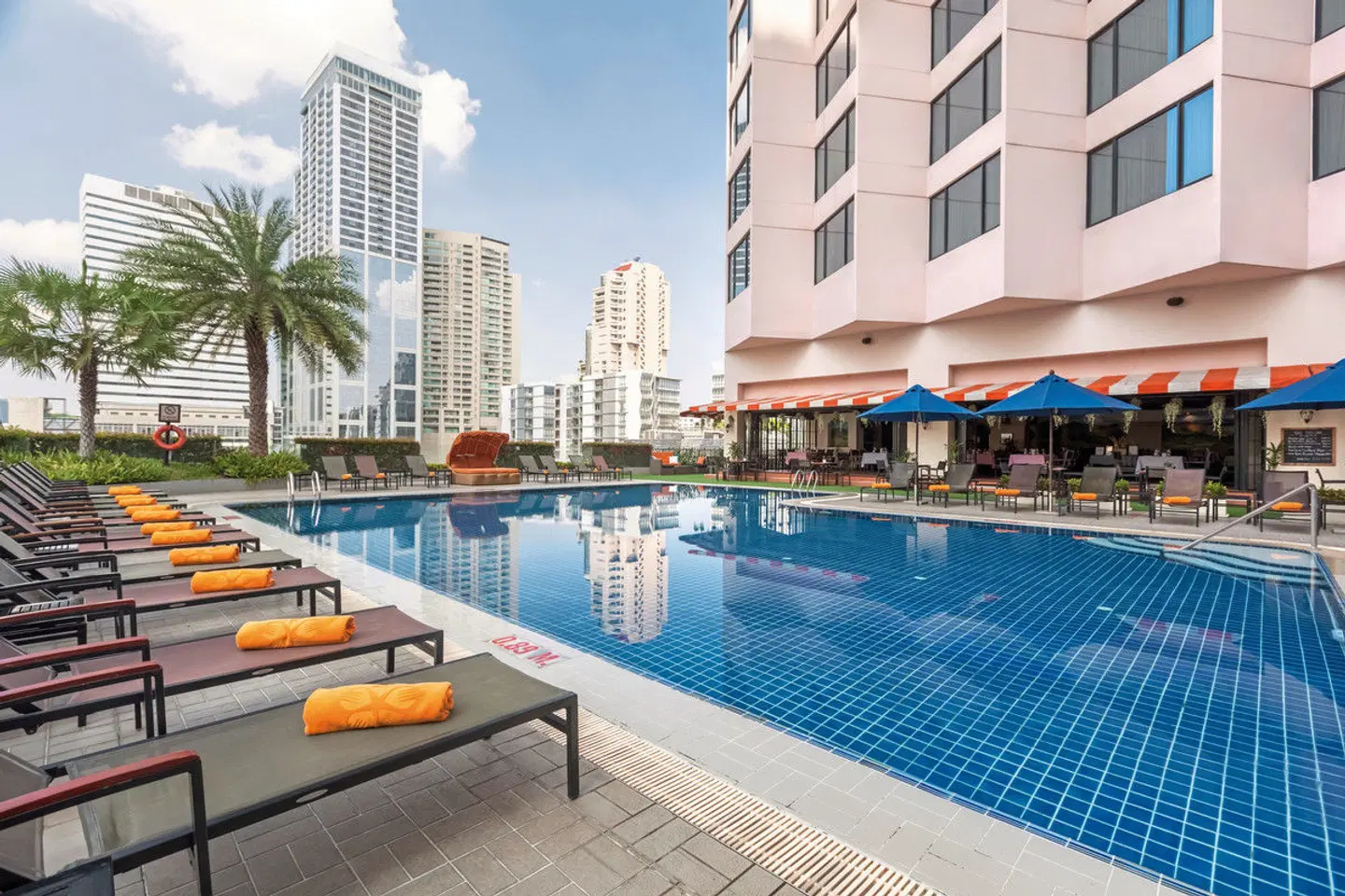 Rembrandt Hotel Bangkok OUTDOOR_POOL